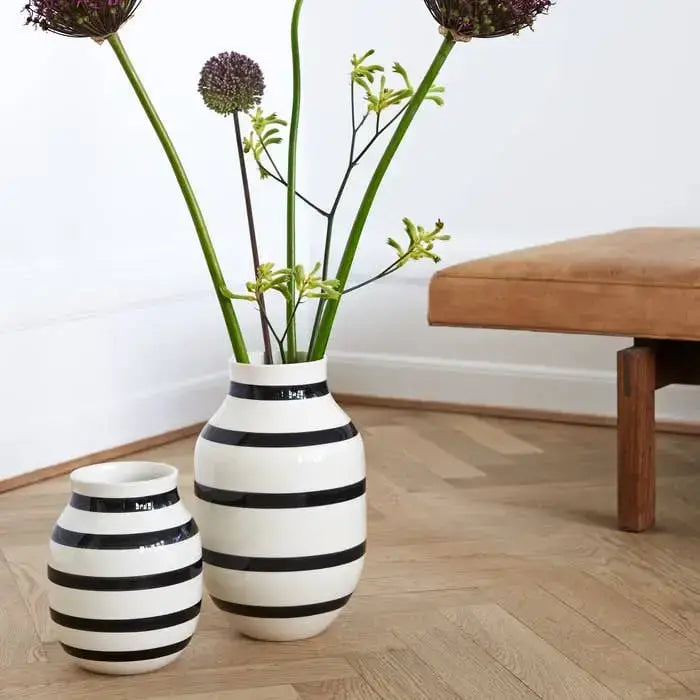 Kähler - Omaggio - Large Hand-Painted Ceramic Vase - Black: 12.2 Inches