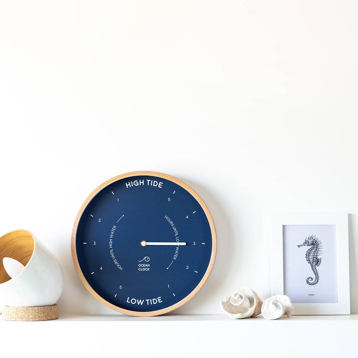 Navy blue wooden tide clock: Marine / Anglais