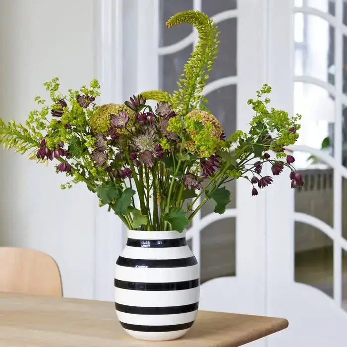 Kähler - Omaggio - Large Hand-Painted Ceramic Vase - Black: 12.2 Inches