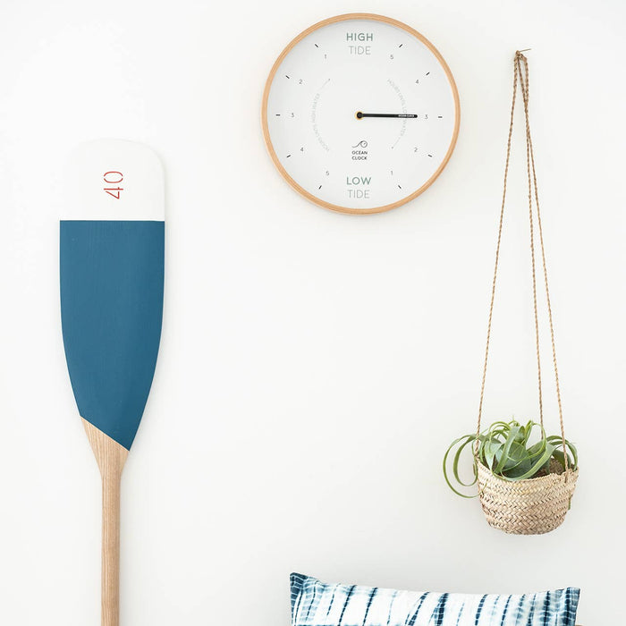 White wooden tide clock: Oyster / Anglais