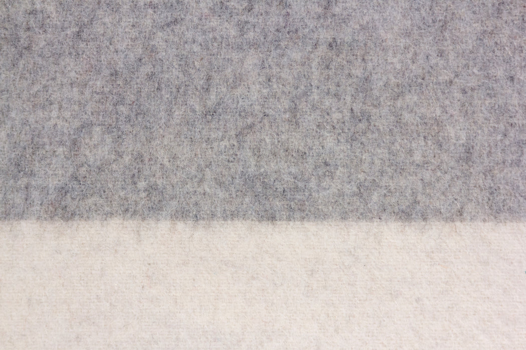 Blacksaw - The Siempre 100% Recycled Light Heather, Queen Size Blanket